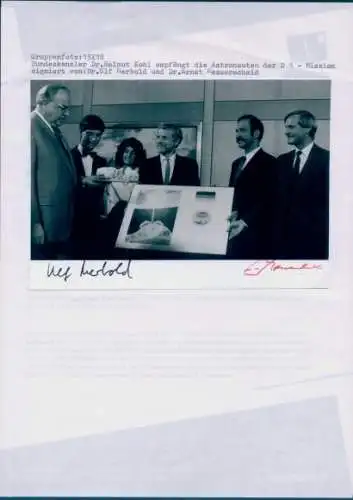 Foto Bundeskanzler Helmut Kohl, Astronauten, Ulf Herbold, Ernst Messerschmid