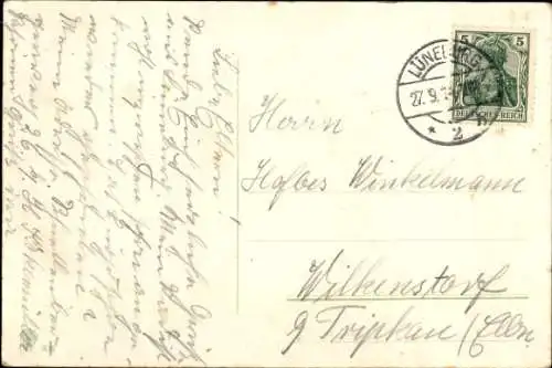 Ak Deutsche Infanterie auf dem Marsche, Soldatenkolonne marschiert durch Ort