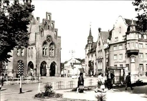 Ak Nauen im Havelland, Rathaus, Kreissparkasse