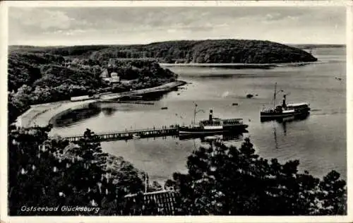 Ak Glücksburg an der Ostsee, Dampfer an der Anlegestelle