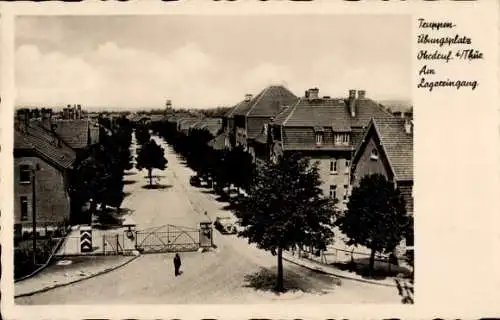 Ak Ohrdruf Thüringen, Truppenübungsplatz, Am Lagereingang, Gebäude, Tor