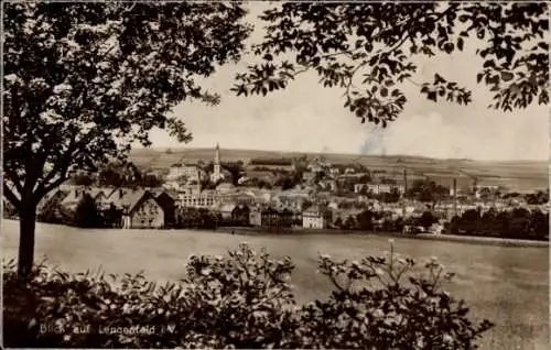 Ak Lengenfeld im Vogtland, Blick über das Kornfeld auf die Stadt