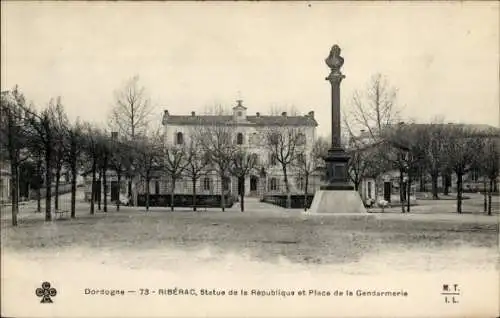 Ak Riberac Dordogne, Statue de la Republique, Place de la Gendarmerie