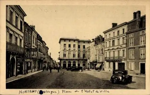 Ak Nontron Dordogne, Place de l'Hotel de Ville