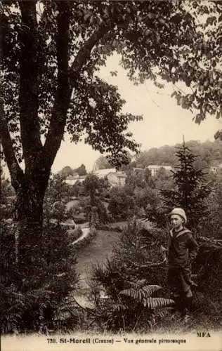 Ak St-Moreil Creuse, Teilansicht, Junge unter Baum