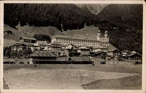 Ak Disentis Kt. Graubünden, Bahnhof und Kloster