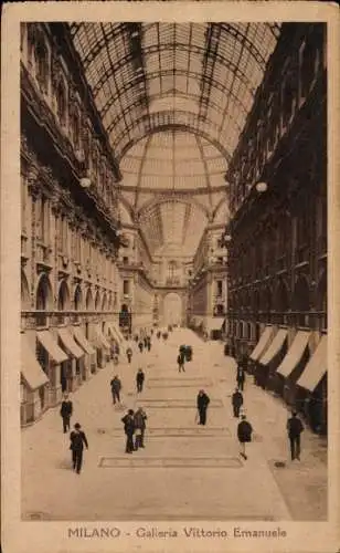 Ak Milano Lombardia, Galleria Vittorio Emanuele, Geschäfte, Passanten