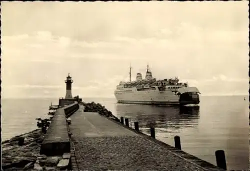 Ak Fährschiff MS Sassnitz bei der Ausfahrt, Signalturm