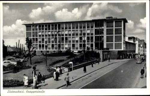 Ak Lüdenscheid im Märkischen Kreis, Knapperstraße, Passanten, Gebäude, VW Käfer