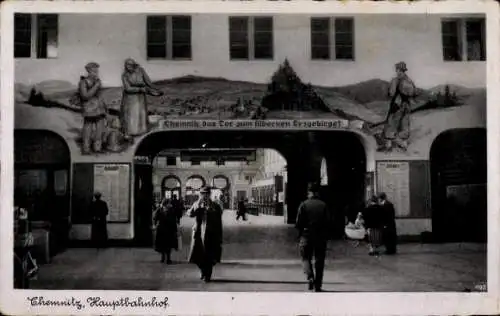 Ak Chemnitz in Sachsen, Hauptbahnhof, Passanten