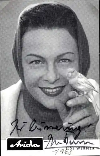Ak Sängerin und Schauspielerin Ilse Werner, Portrait mit Vogel, Ariola Schallplatten, Autogramm