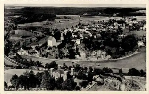 Ak Neuhaus Windischeschenbach Oberpfalz, Fliegeraufnahme vom Ort