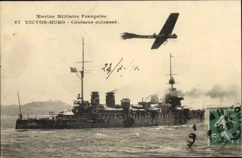 Ak Französisches Kriegsschiff, Victor Hugo, Croiseur Cuirasse, Flugzeug