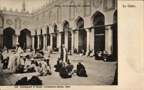 Ak Kairo Ägypten, Cour de la Mosque El Azhar, Leute im Hof der Moschee