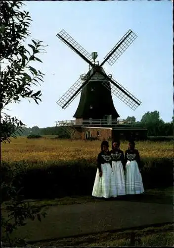 Ak Insel Föhr Nordfriesland, Windmühle, Friesinnen in Tracht, Toftumer Mühle