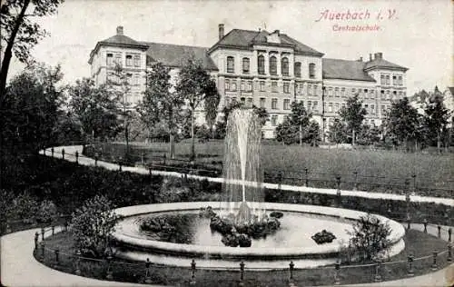 Ak Auerbach im Vogtland Sachsen, Blick auf die Zentralschule, Springbrunnen