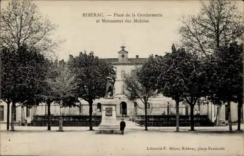 Ak Riberac Dordogne, Place de la Gendarmerie, Monument des Mobiles