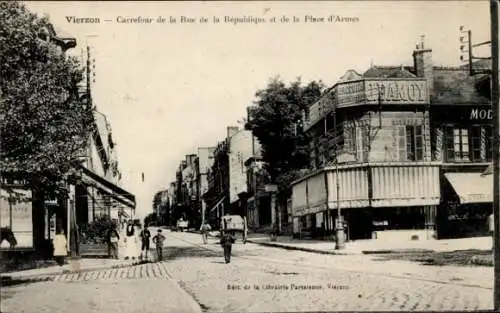 Ak Vierzon Cher, Carrefour de la Rue de la Republique et de la Place d'Armes