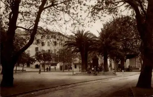 Ak Ile Rousse Haute Corse, Place du General Pacli