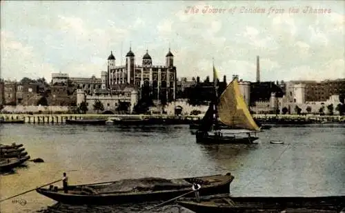 Ak London City England, Tower of London von der Themse aus