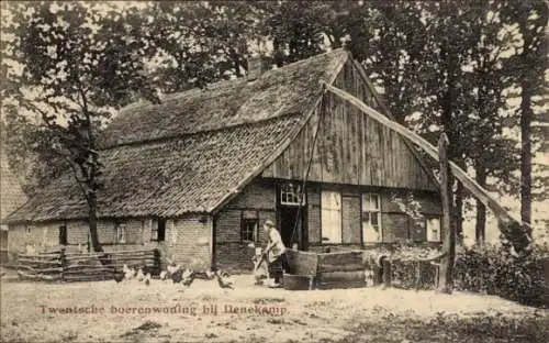 Ak Denekamp Overijssel Niederlande, Twente Bauernhaus, Brunnen