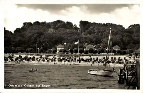 Ak Ostseebad Göhren auf Rügen, Strand, Segelboot