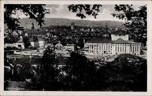 Ak Saarbrücken, Gesamtansicht der Stadt mit Berge