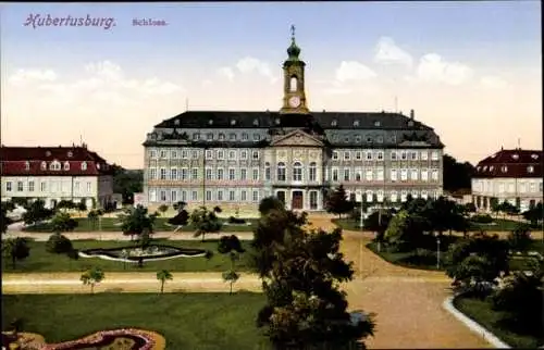 Ak Wermsdorf in Sachsen, Blick auf Schloss Hubertusburg, Front, Parkanlagen