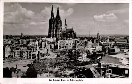 Ak Köln am Rhein, Blick auf die zerstörte Innenstadt mit Dom, 2. WK