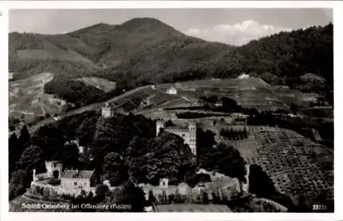 Ak Ortenberg in Baden, Schloss Ortenberg, Fliegeraufnahme