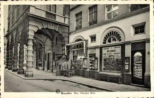 Ak Brüssel, Rue Charles Buls, Am Denkmal von Everard 't Serclaes