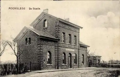 Ak Moorslede Westflandern, De Statie, Bahnhof, Straßenseite