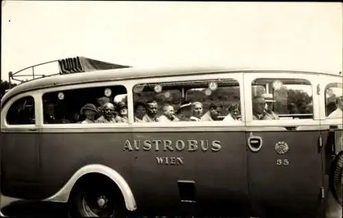 Foto Ak Reisebus Austrobus Wien, offenes Verdeck, Passagiere