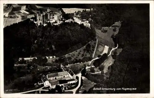 Ak Balduinstein an der Lahn, Schloss Schaumburg, Fliegeraufnahme