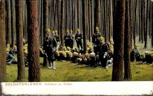 Ak Deutsche Schützen im Walde, Uniformen, Pickelhauben