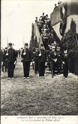 Ak Alphonse XIII. in Chalons, 1. Juni 1905, Der Cortege kommt vom offiziellen Pylone herunter