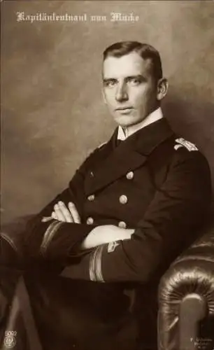 Ak Kapitänleutnant Hellmuth von Mücke, Sitzportrait in Uniform, Kaiserliche Marine