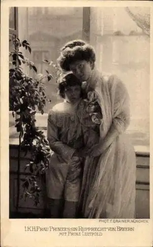 Ak Prinzessin Rupprecht von Bayern, Marie Gabriele mit Prinz Luitpold