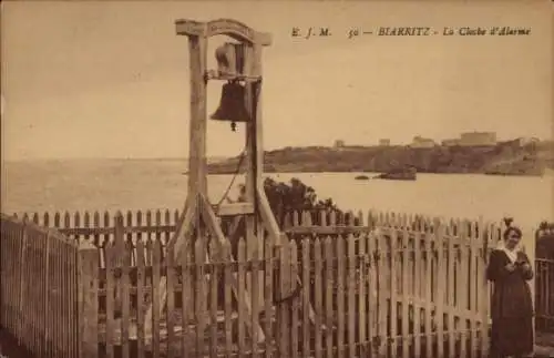 Ak Biarritz Pyrénées Atlantiques, Cloche d'Alarme