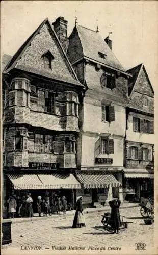 Ak Lannion Côtes d'Armor, vue générale des vieilles Maisons, Place du Centre