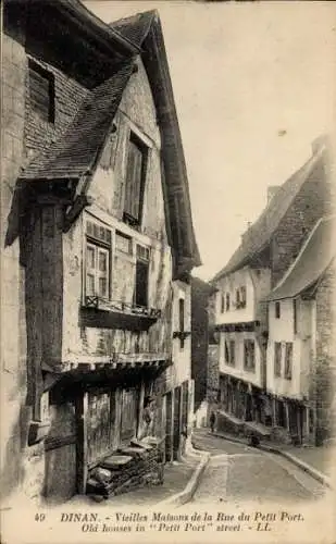 Ak Dinan Côtes d'Armor, vue des vieilles Maisons de la Rue du Petit Port