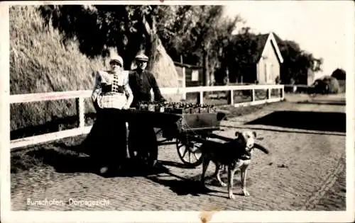 Ak Bunschoten Utrecht Niederlande, Blick auf das Dorf, Hund mit Milchkarren, Paar