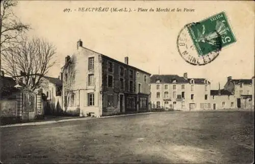 Ak Beaupréau Maine et Loire, Place du Marche et les Postes