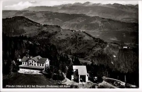 Ak Bregenz und Lochau Vorarlberg, Fliegeraufnahme Pfänder mit Alpen