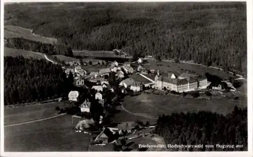 Ak Friedenweiler im Hochschwarzwald, Fliegeraufnahme des Ortes, Hotel u. Kurhaus v. C. Baer