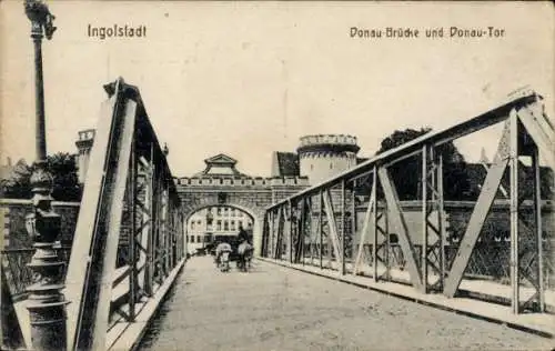 Ak Ingolstadt an der Donau Oberbayern, Donaubrücke u. Donautor