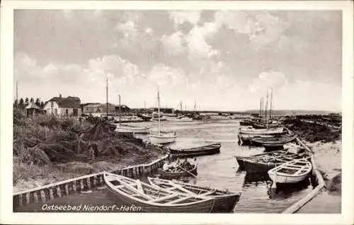 Ak Niendorf Timmendorfer Strand, Ostseebad, Blick auf den Hafen