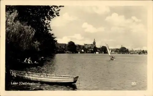 Ak Leer in Ostfriesland, Uferpartie, Boote