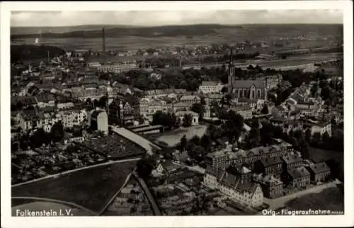 Ak Falkenstein im Vogtland, Fliegeraufnahme vom Ort