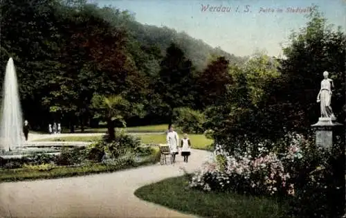 Ak Werdau an der Pleiße in Sachsen, Partie im Stadtpark, Denkmal, Springbrunnen